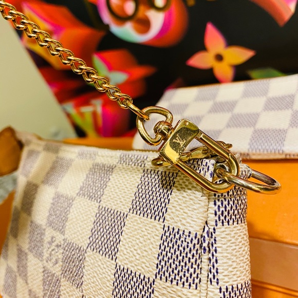 Damier Azur Louis Vuitton Bundle - Picture 4 of 13